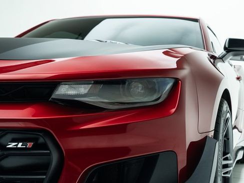Used 2021 Chevrolet Camaro ZL1 RWD image 11