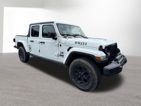 Used 2022 Jeep Gladiator Sport AWD/4WD image 2
