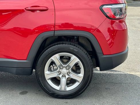 Used 2023 Jeep Compass Latitude w/ Convenience Group AWD/4WD image 37