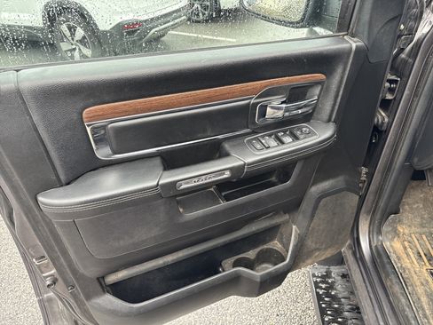 Used 2017 RAM 1500 Laramie w/ Convenience Group image 8