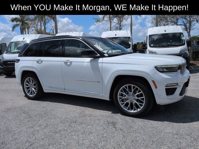 Used 2024 Jeep Grand Cherokee Summit AWD/4WD image 3