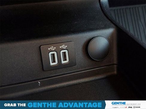 Used 2020 Ford Fusion SE image 21