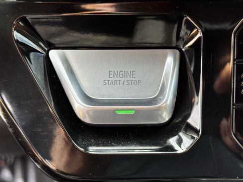 Used 2025 GMC Sierra 2500 AT4 image 22