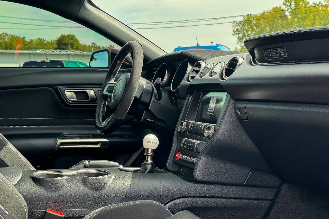 Used 2018 Ford Mustang Shelby GT350 w/ Electronics Package RWD image 29