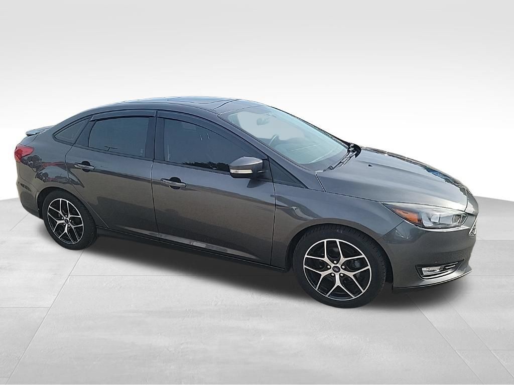 Used 2017 Ford Focus SEL w/ Cold Weather Package FWD image 5