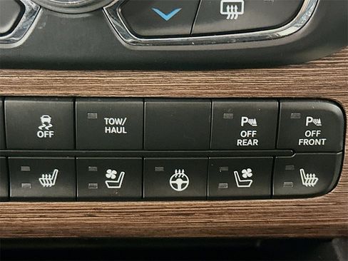 Used 2015 RAM 1500 Laramie w/ Convenience Group image 24