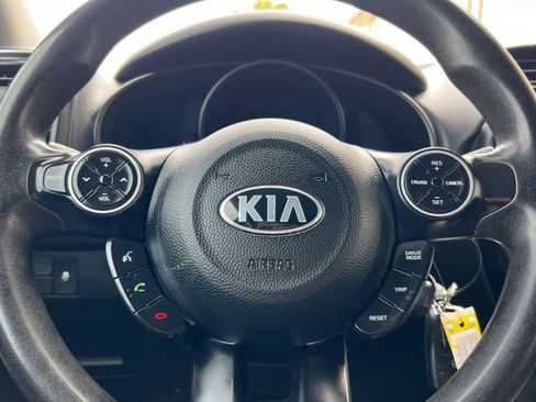 Used 2018 Kia Soul + FWD image 23