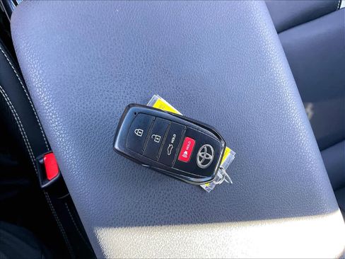 Used 2025 Toyota Camry SE image 14