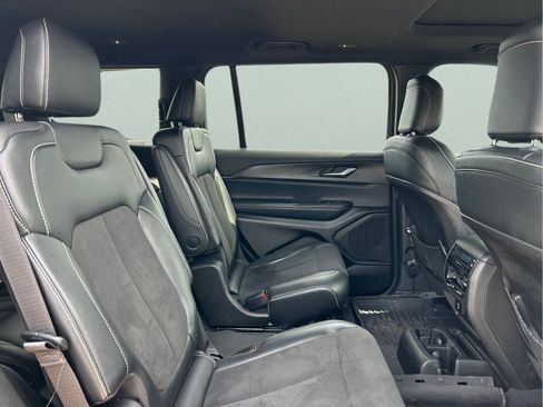 Certified 2023 Jeep Grand Cherokee L Altitude AWD/4WD image 12
