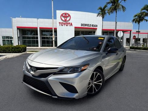 Used 2019 Toyota Camry SE FWD image 3