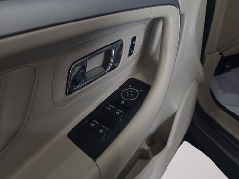 Used 2014 Ford Taurus SE FWD image 11