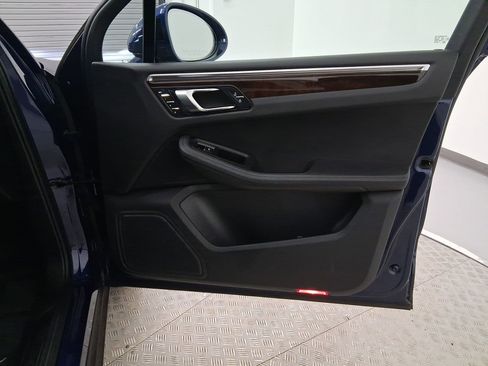 Used 2023 Porsche Macan image 37