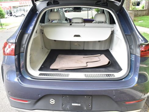 Used 2023 Mercedes-Benz EQE 350+ 4MATIC SUV w/ Exclusive Trim Package image 34