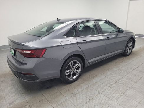 Used 2024 Volkswagen Jetta SE FWD image 9