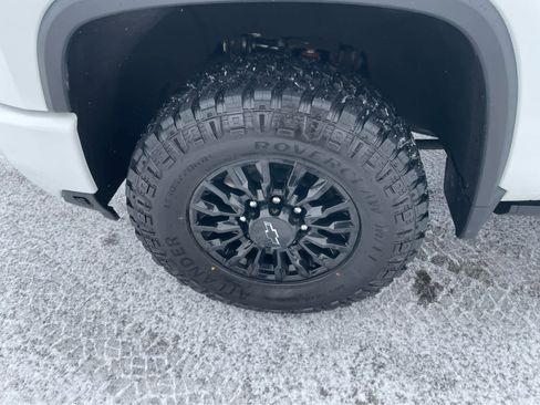 Used 2024 Chevrolet Silverado 2500 LTZ w/ LTZ Plus Package image 9