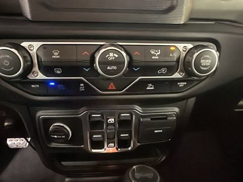 Used 2023 Jeep Wrangler Unlimited w/ Convenience Group AWD/4WD image 21