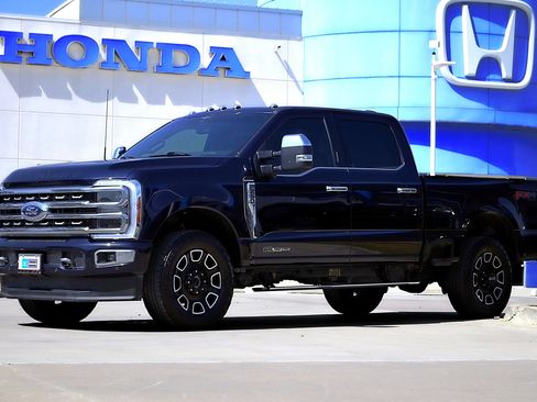 Used 2023 Ford F250 Platinum AWD/4WD image 1
