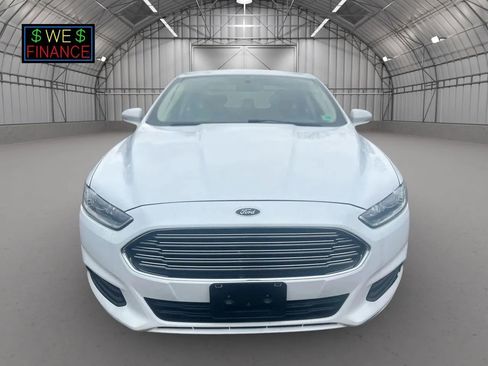 Used 2016 Ford Fusion SE image 2
