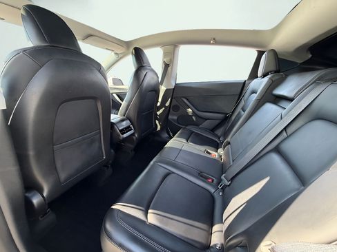 Used 2021 Tesla Model Y Long Range AWD/4WD image 18