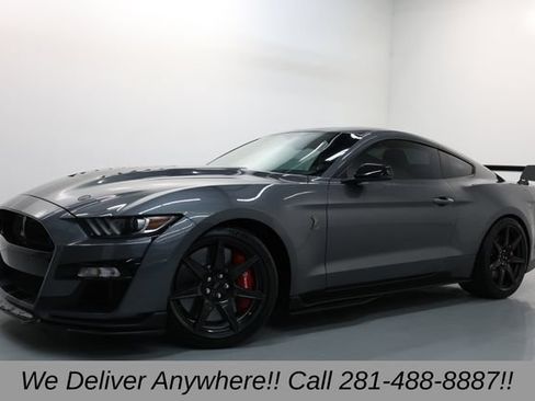 Used 2022 Ford Mustang Shelby GT500 w/ Carbon Fiber Track Pack RWD image 3