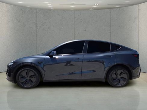 Used 2026 Tesla Model Y Long Range AWD/4WD image 8