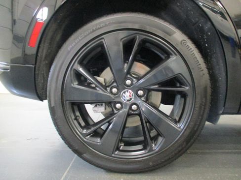 Used 2023 Buick Envision Essence w/ Sport Touring Package image 30