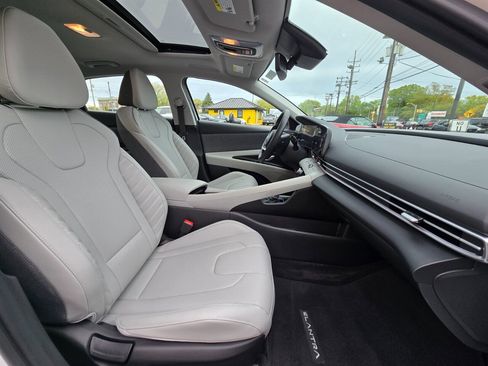 Used 2024 Hyundai Elantra Limited FWD image 15