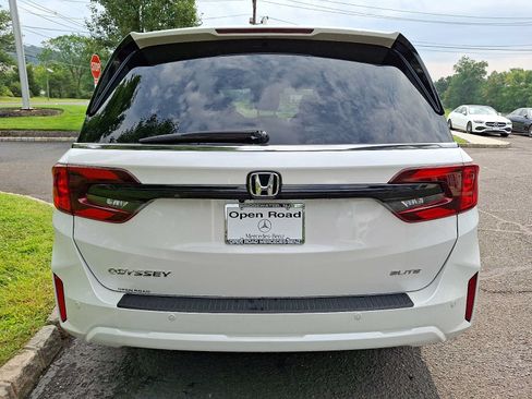 Used 2025 Honda Odyssey Elite image 5