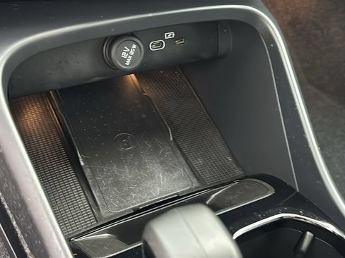Certified 2025 Volvo XC40 B5 Plus AWD/4WD image 21