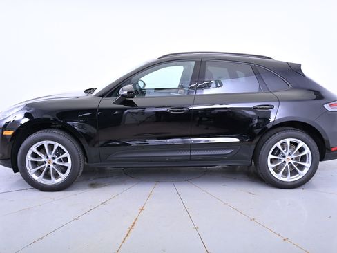 Used 2025 Porsche Macan image 2