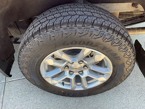 Used 2024 Chevrolet Silverado 1500 LT image 11