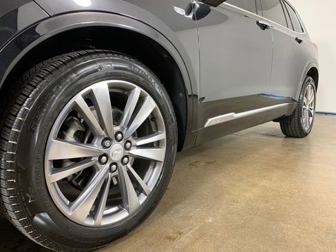 Used 2021 Cadillac XT6 Premium Luxury AWD/4WD image 2