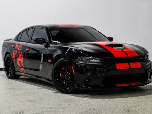 Used 2016 Dodge Charger SRT w/ Harman/Kardon Audio Group RWD image 4