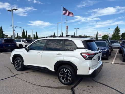 Used 2025 Subaru Forester Premium AWD/4WD image 7