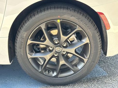 New 2026 Chrysler Pacifica Limited FWD image 43