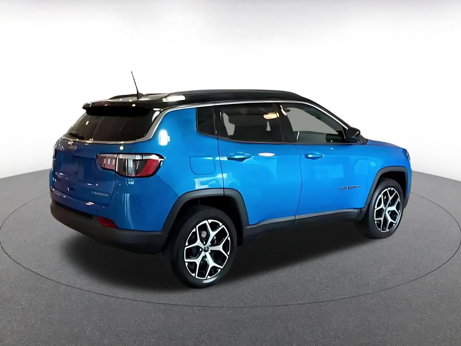 Used 2025 Jeep Compass Limited AWD/4WD image 14