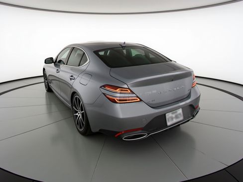 Used 2025 Genesis G70 2.5T image 6