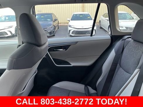 Used 2025 Toyota RAV4 XLE AWD/4WD image 14
