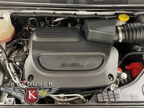 Used 2023 Chrysler Pacifica Limited FWD image 24