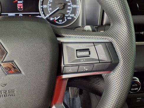 New 2026 Mitsubishi Outlander ES image 24