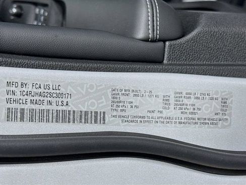 Used 2025 Jeep Grand Cherokee Altitude image 32