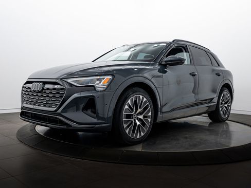 Used 2024 Audi Q8 e-tron Prestige w/ Prestige Package image 6