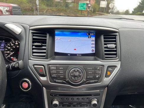 Used 2020 Nissan Pathfinder SL AWD/4WD image 17