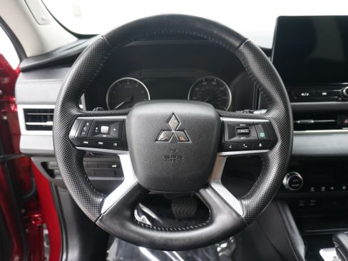 Used 2025 Mitsubishi Outlander SE FWD image 18