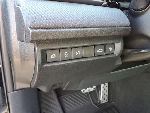 Used 2025 Toyota Camry SE FWD image 19