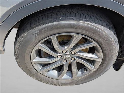 Used 2019 Land Rover Discovery Sport AWD/4WD image 15
