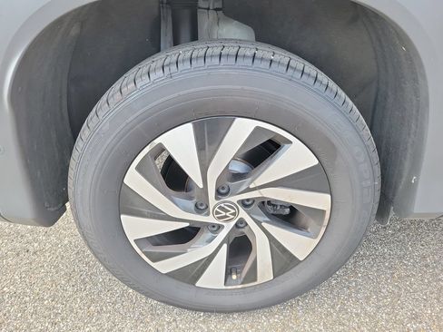 Used 2025 Volkswagen Tiguan S FWD image 12