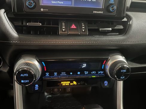 Used 2020 Toyota RAV4 XLE Premium image 18