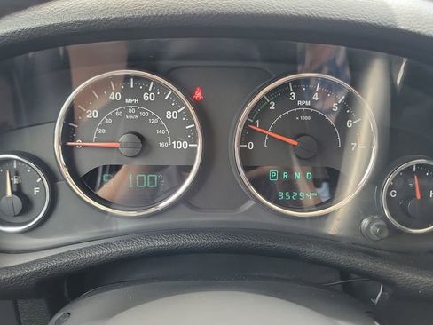Used 2017 Jeep Wrangler Unlimited Sahara w/ Connectivity Group AWD/4WD image 22