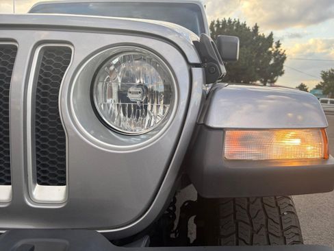 Used 2020 Jeep Wrangler Unlimited Sahara AWD/4WD image 9